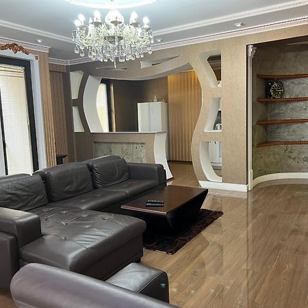 טביליסי Cosy Apartment In The City Centre מראה חיצוני תמונה